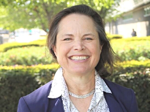 Headshot of Rosalyn Bond.